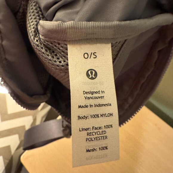 Lululemon Gray Waist Bag Lightwe Nylon Everyday On-the-Go Style - Picture 5 of 7
